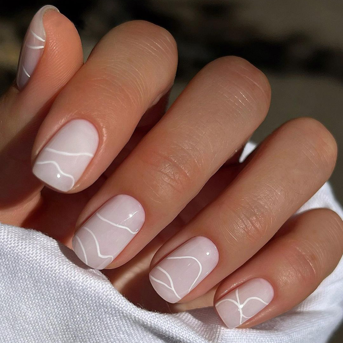 24 قطعة من أظافر صناعية صيفية  - مراجعة Nail Art Simple Elegant وسعره